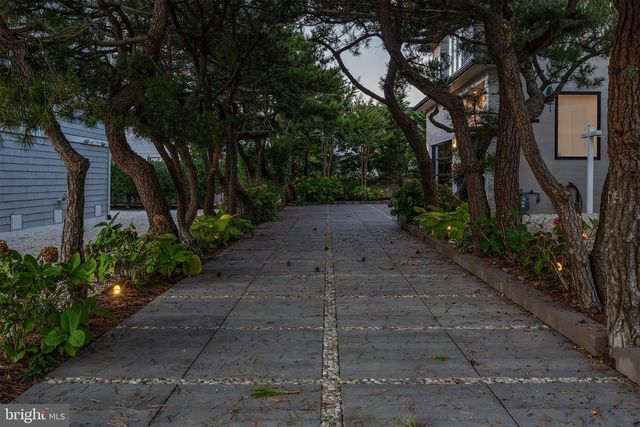 11 3RD STREET, Surf City, NJ 08008