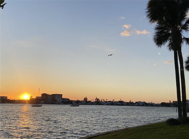 5519 COMMONWEALTH AVENUE N, St Petersburg, FL 33703