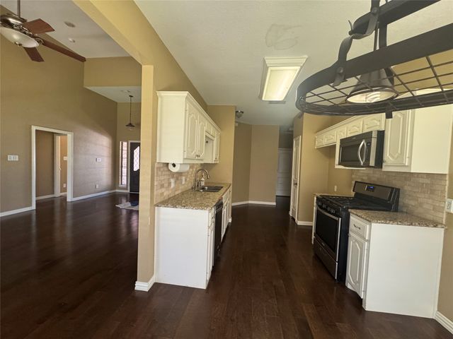1403 Hickory Drive, Pilot Point, TX 76258