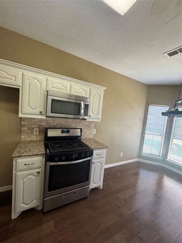 1403 Hickory Drive, Pilot Point, TX 76258