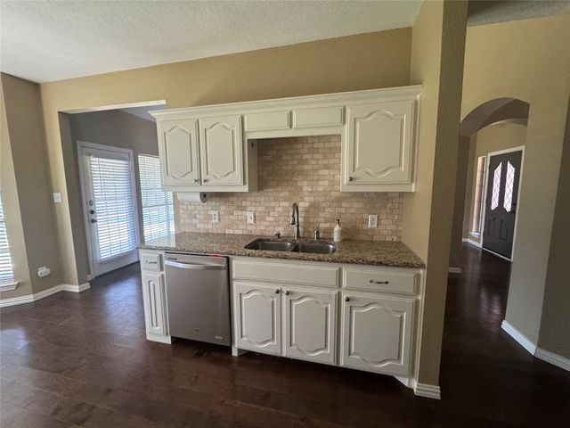 1403 Hickory Drive, Pilot Point, TX 76258