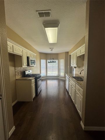 1403 Hickory Drive, Pilot Point, TX 76258