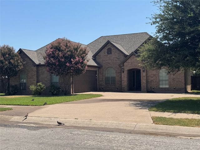 1403 Hickory Drive, Pilot Point, TX 76258