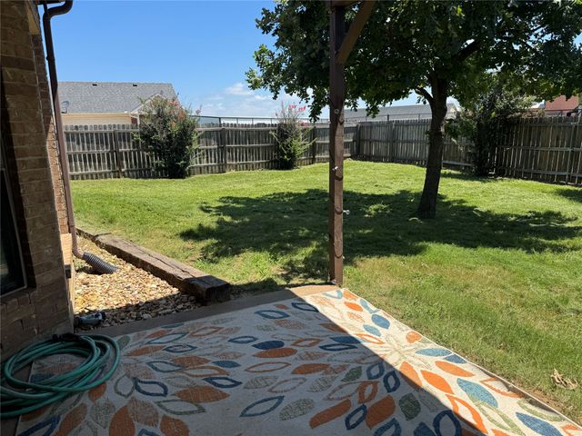 1403 Hickory Drive, Pilot Point, TX 76258