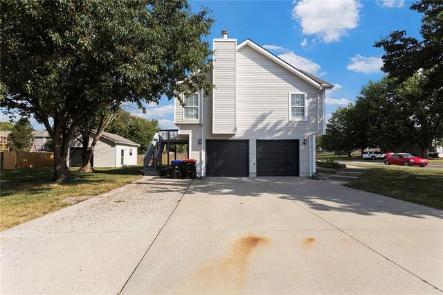 704 16th Avenue S, Greenwood, MO 64034