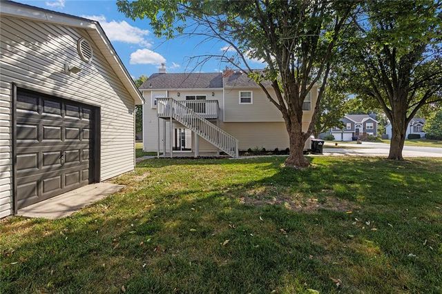 704 16th Avenue S, Greenwood, MO 64034