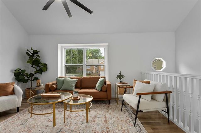 704 16th Avenue S, Greenwood, MO 64034