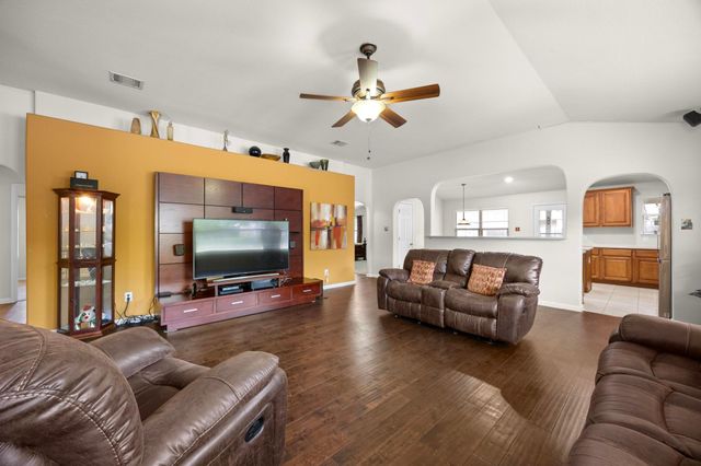 2801 Stirrup CV, Leander, TX 78641