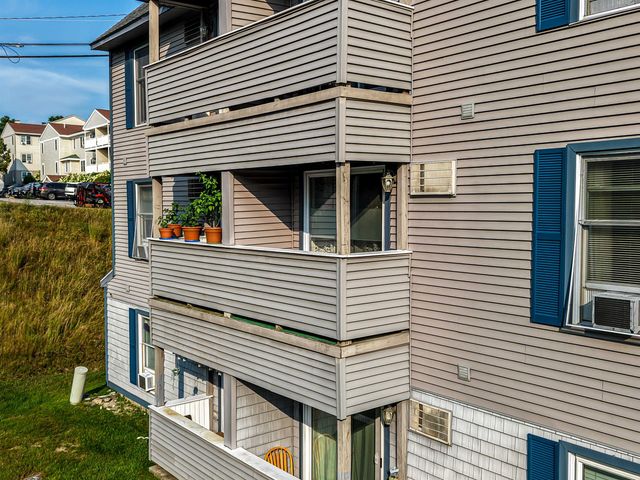 130 Eastern Ave Apt 201, Manchester, NH 03104