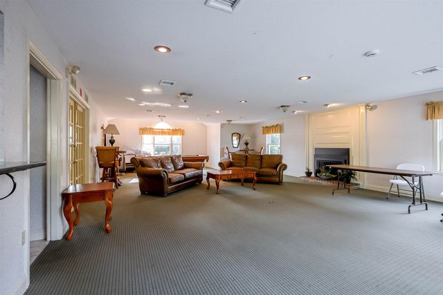 130 Eastern Ave Apt 201, Manchester, NH 03104