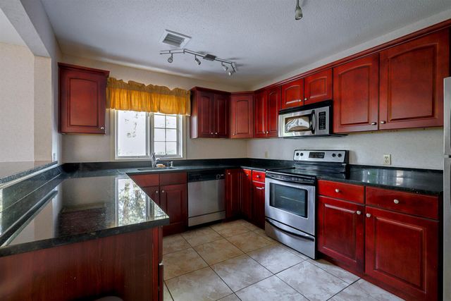 130 Eastern Ave Apt 201, Manchester, NH 03104