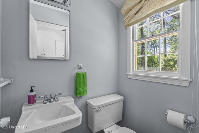 5235 Hialeah Drive, Jackson, MS 39211