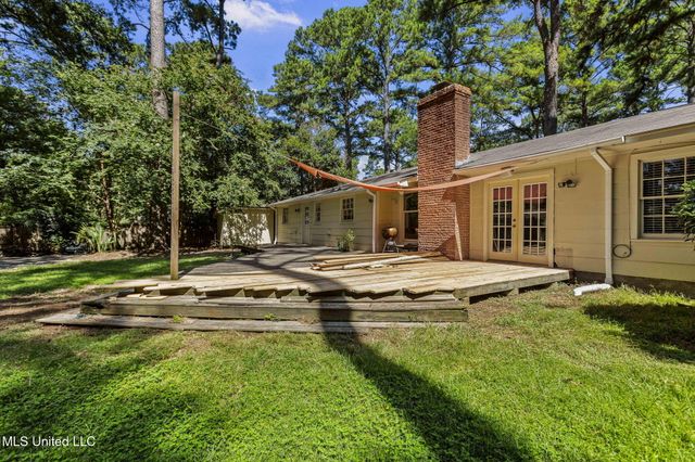 5235 Hialeah Drive, Jackson, MS 39211