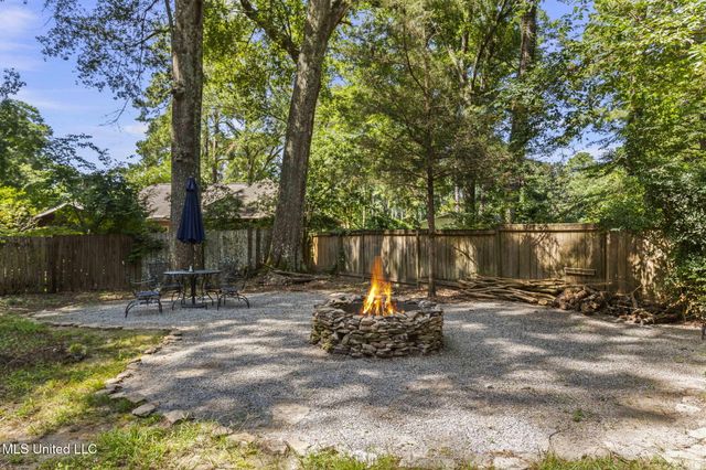 5235 Hialeah Drive, Jackson, MS 39211