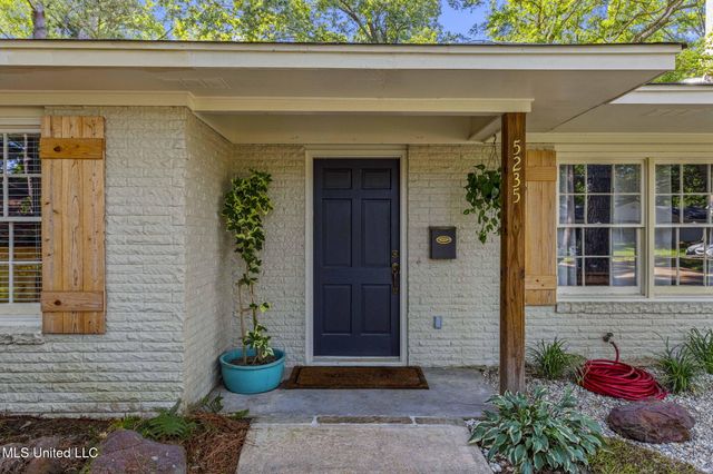 5235 Hialeah Drive, Jackson, MS 39211