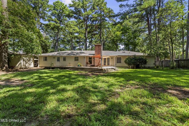 5235 Hialeah Drive, Jackson, MS 39211