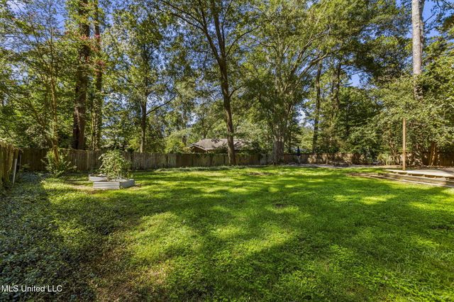 5235 Hialeah Drive, Jackson, MS 39211