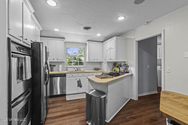 5235 Hialeah Drive, Jackson, MS 39211