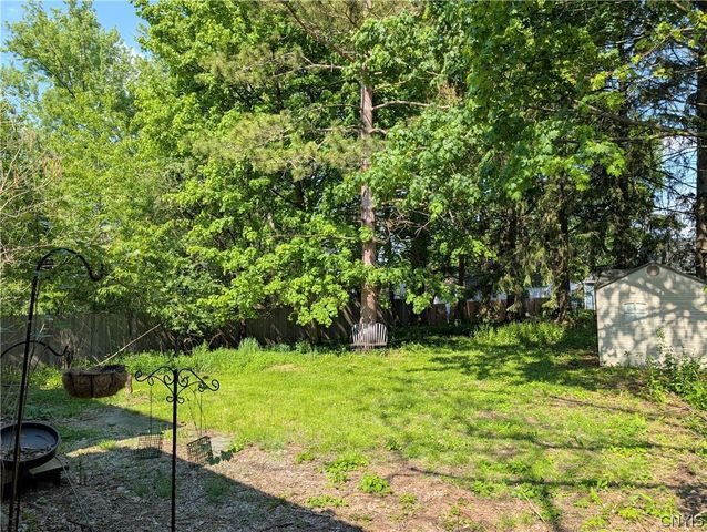 527 Salisbury Park Drive, Syracuse, NY 13224