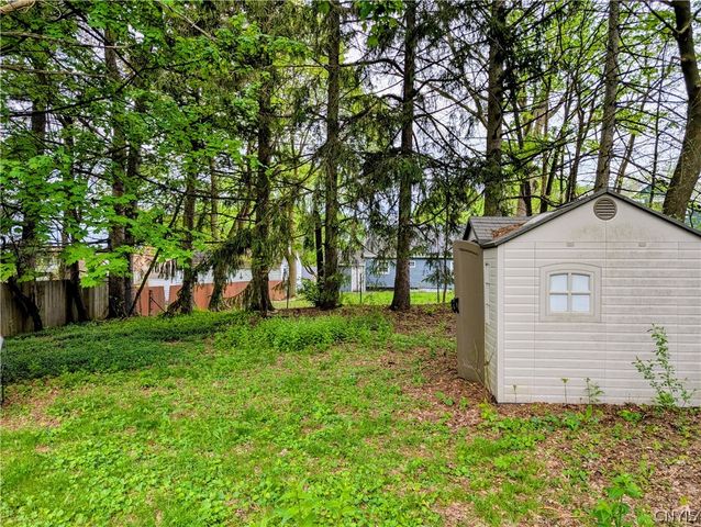 527 Salisbury Park Drive, Syracuse, NY 13224