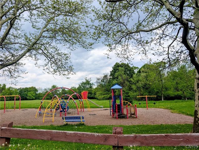 527 Salisbury Park Drive, Syracuse, NY 13224