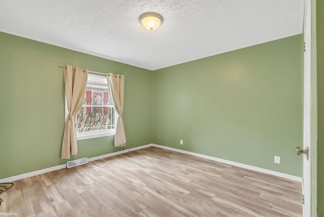 15 Ridgeway Street, Saline, MI 48176