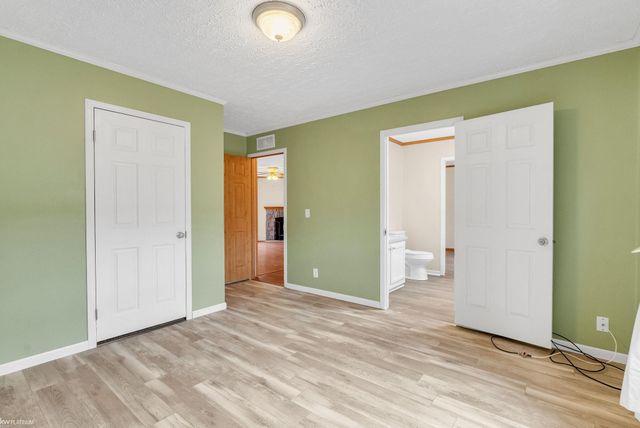 15 Ridgeway Street, Saline, MI 48176