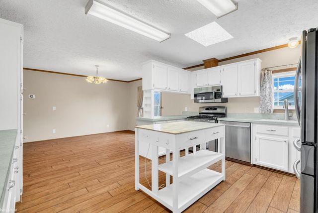 15 Ridgeway Street, Saline, MI 48176