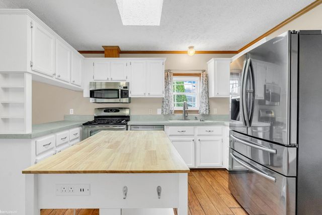 15 Ridgeway Street, Saline, MI 48176