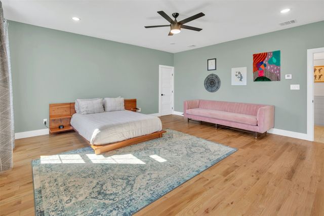 1723 N Edgefield Avenue, Dallas, TX 75208