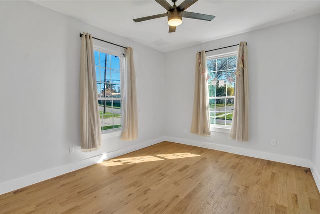 1723 N Edgefield Avenue, Dallas, TX 75208