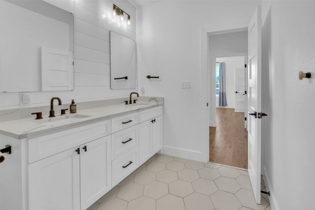 1723 N Edgefield Avenue, Dallas, TX 75208