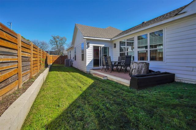 1723 N Edgefield Avenue, Dallas, TX 75208