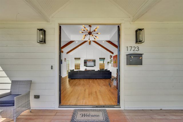 1723 N Edgefield Avenue, Dallas, TX 75208