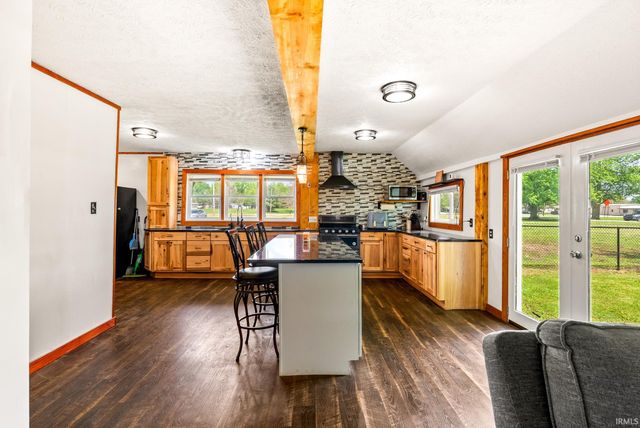 3825 W Old Road 30, Warsaw, IN 46580