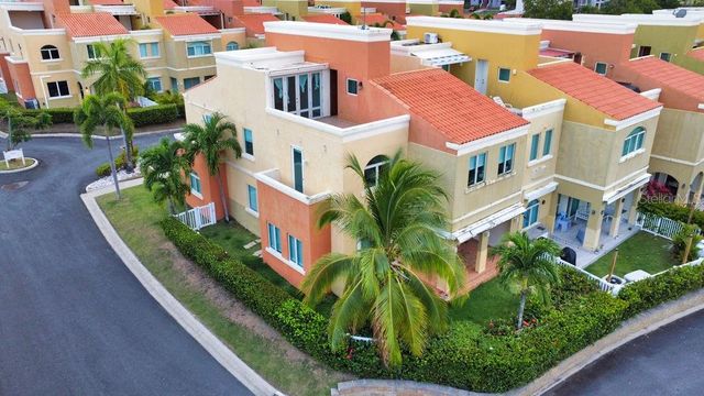 90 CANDELERO DR 84, Humacao, PR 00791