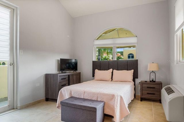 90 CANDELERO DR 84, Humacao, PR 00791