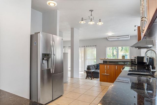 90 CANDELERO DR 84, Humacao, PR 00791