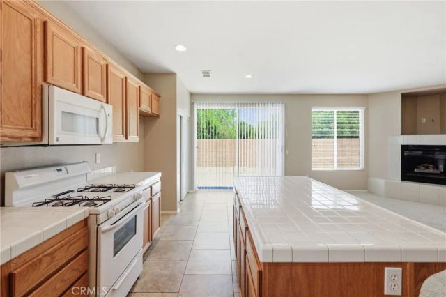 231 Spinnaker, San Jacinto, CA 92583