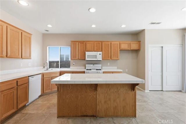 231 Spinnaker, San Jacinto, CA 92583