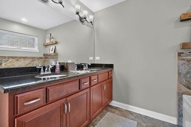 15526 S Red Bud Lane, Lockport, IL 60441