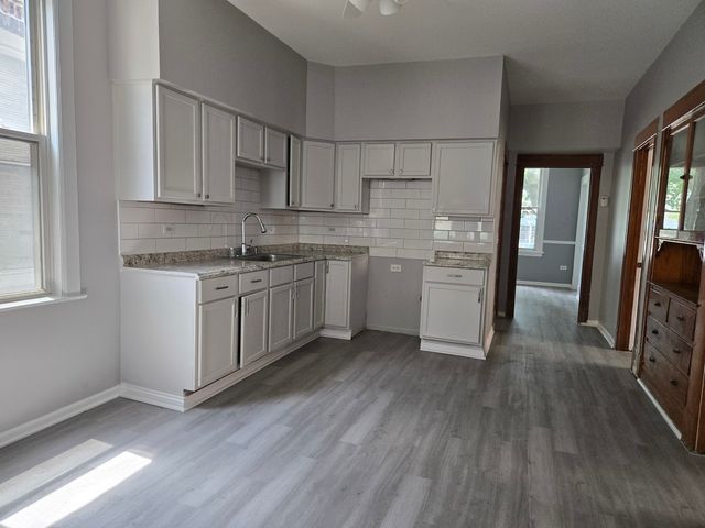 2743 S Sawyer Avenue, Chicago, IL 60623