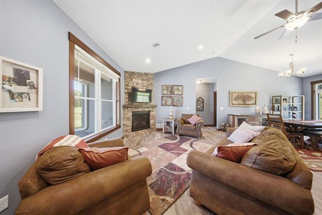 911 67th Avenue, Hudson, WI 54016