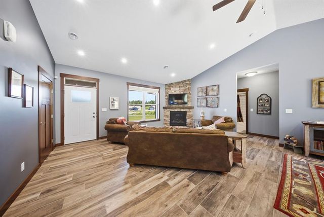 911 67th Avenue, Hudson, WI 54016