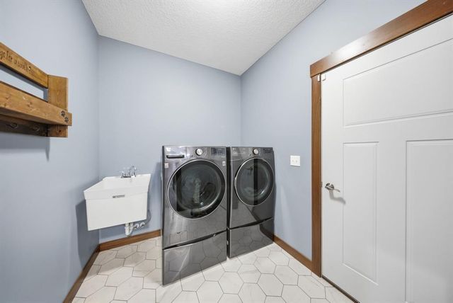 911 67th Avenue, Hudson, WI 54016