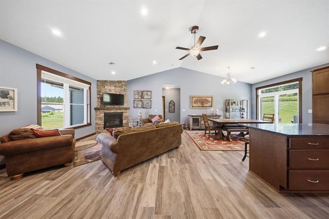 911 67th Avenue, Hudson, WI 54016