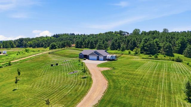 911 67th Avenue, Hudson, WI 54016