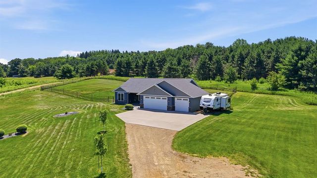 911 67th Avenue, Hudson, WI 54016