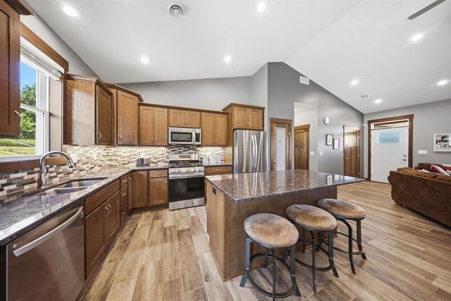 911 67th Avenue, Hudson, WI 54016