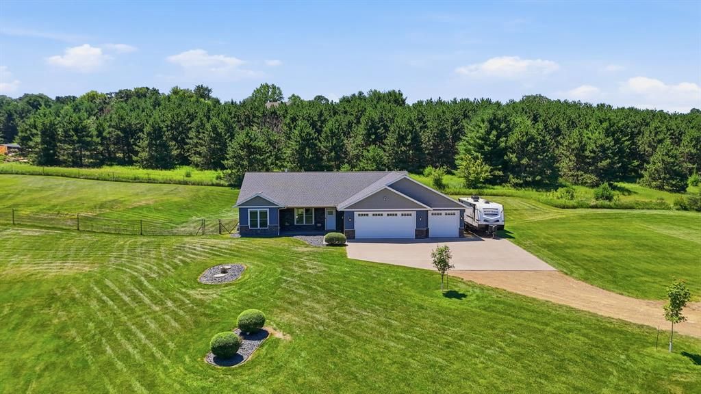 911 67th Avenue, Hudson, WI 54016